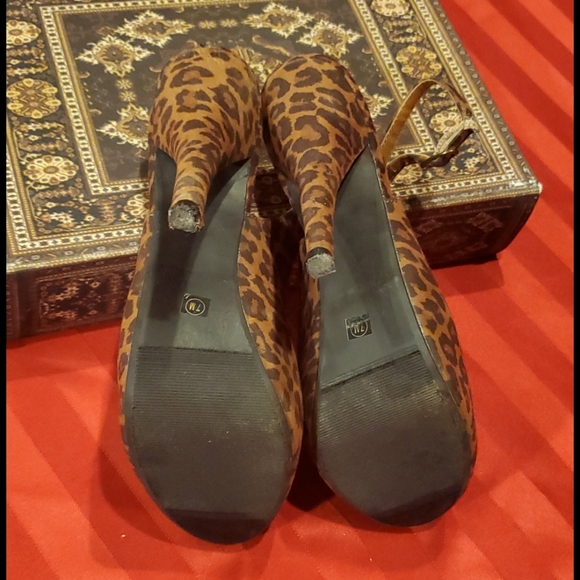 Cathy Jean leopard print heels - Picture 3 of 7